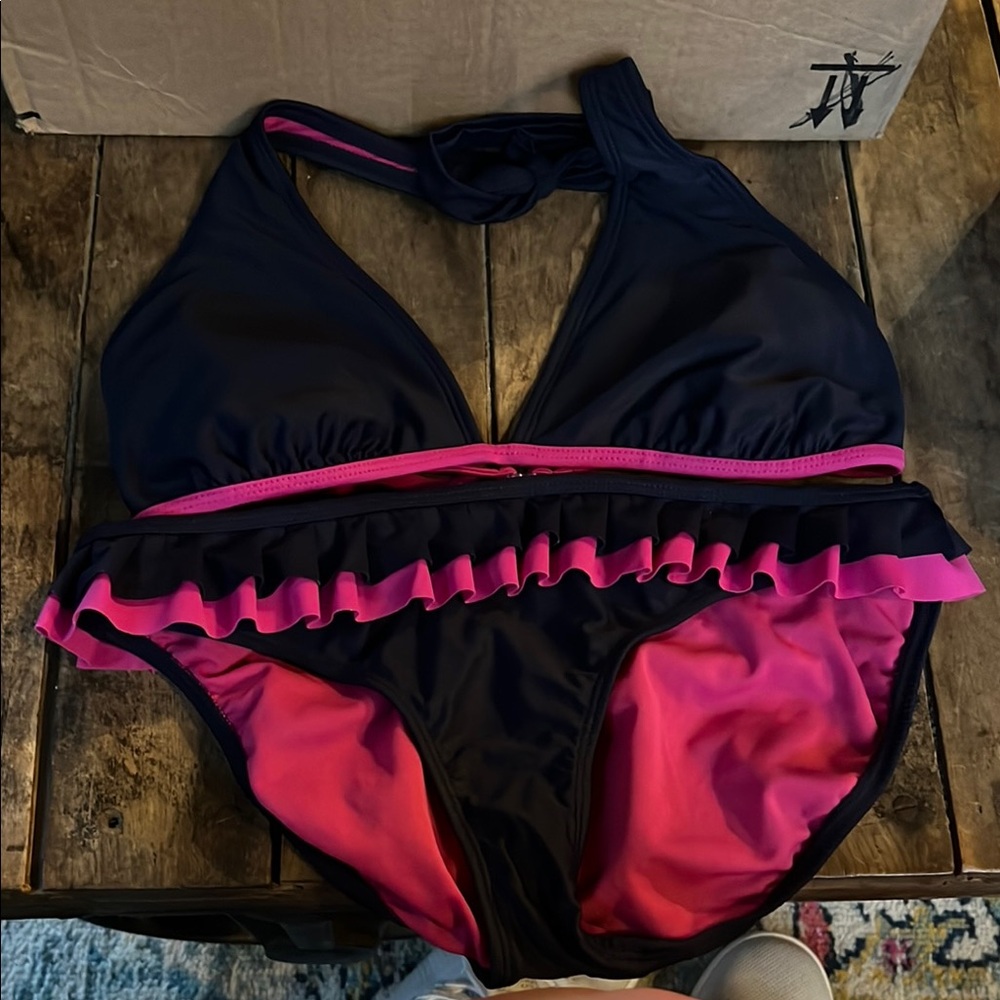 Navy & Hot Pink Ruffle Bikini Set
Medium